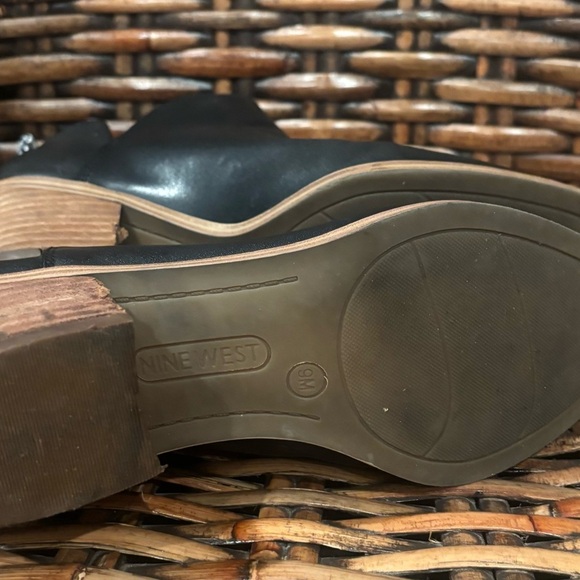 Nine West Shia Ankle Boots Womens 9
Black Pull On
Snake Print V Cut - Picture 9 of 10